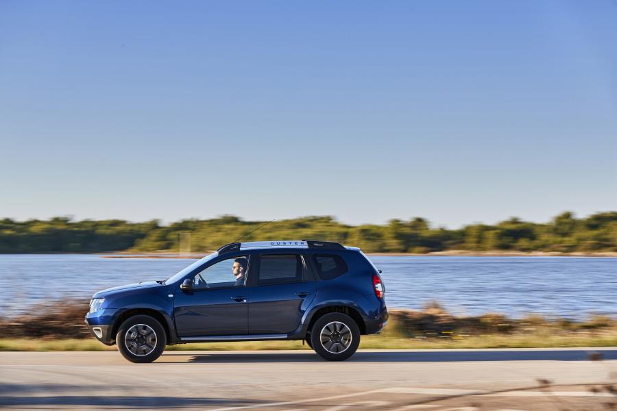  Dacia Duster Black Touch 2016 года  (фото 4 из 17)